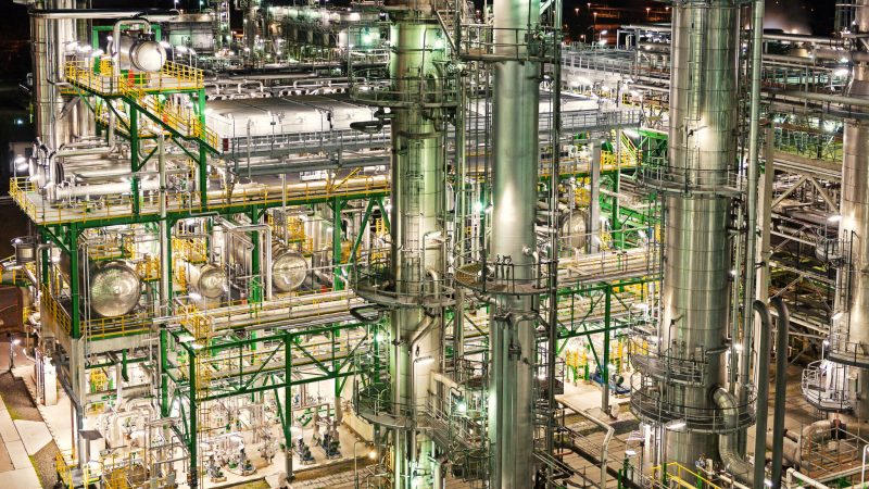 PCK-Raffinerie bei Nacht (© PCK Raffinerie GmbH)